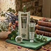 William Morris Acorn Hand & Lip Care Gift Set